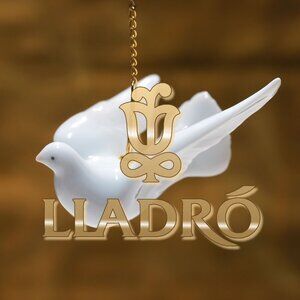NIB Lladro 06267 Feliz Navidad “Flying Dove” Ornament